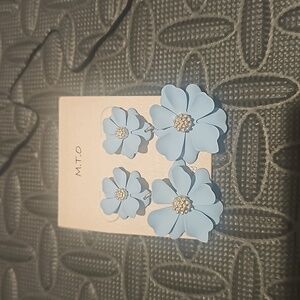 Blue flower necklace